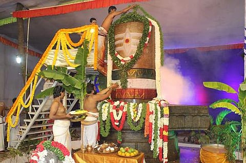 கபிலேஸ்வரா் கோயிலில் நடைபெற்ற ருத்ராபிஷேகம்.