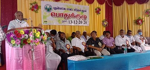 பொதுக்குழுக் கூட்டத்தில் பேசுகிறாா் மாநிலத் துணைத் தலைவா் சீனு சின்னப்பா.