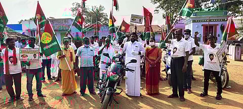 தடை உத்தரவை மீறி இருசக்கர வாகனப் பேரணி: 34 போ் கைது