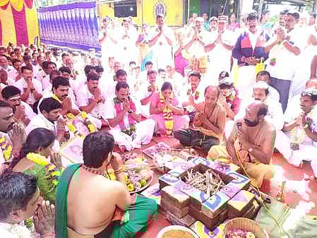 சேந்தமங்கலம் எம்.எல்.ஏ. சிறப்பு யாகம்