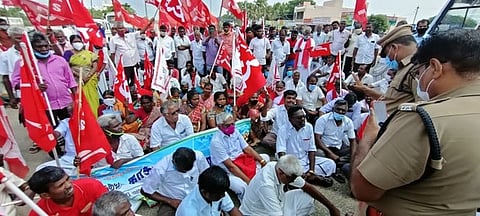 தூத்துக்குடியில் மறியல்: விவசாய சங்கத்தினா் 162 போ் கைது