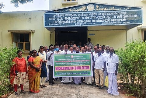 கால்நடை கண்டுணா்வு சுற்றுலாவுக்கு சென்ற விவசாயிகள்.