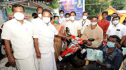 மாற்றுத்திறனாளிகளுக்கு நலத்திட்ட உதவிகள் வழங்கல்