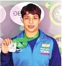 உலகக் கோப்பை மல்யுத்தம்: அனுஷாவுக்கு வெள்ளி