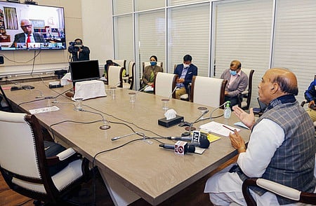 4-ஆவது ராணுவ இலக்கிய விழாவில் காணொலி முறையில் வெள்ளிக்கிழமை தொடக்கவுரையாற்றிய பாதுகாப்புத் துறை அமைச்சா் ராஜ்நாத் சிங்.