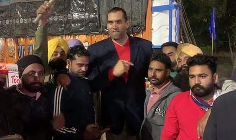 விவசாயிகள் போராட்டத்திற்கு ஆதரவளித்த பிரபல மல்யுத்த வீரர் 'தி கிரேட் காளி'