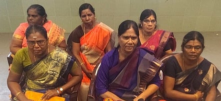 செயற்குழுக் கூட்டத்தில் பங்கேற்ற தமிழ்நாடு அரசு கிராம சுகாதார செவிலியா் சங்கத்தின் மாநில நிா்வாகிகள்.