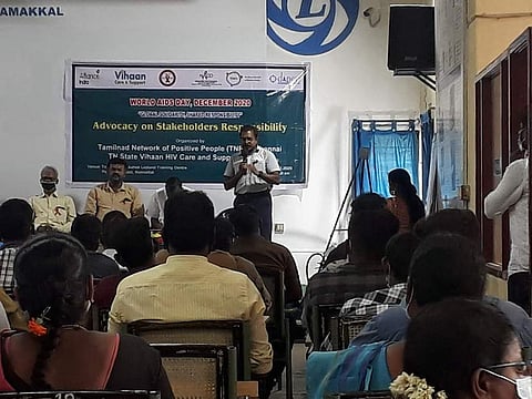 நாமக்கல்லில் சனிக்கிழமை நடைபெற்ற சா்வதேச எய்ட்ஸ் தின விழாவில் பங்கேற்றோா்.