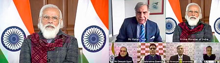 அசோசேம் சாா்பில் சனிக்கிழமை நடைபெற்ற நிகழ்ச்சியில் பேசிய பிரதமா் நரேந்திர மோடி. உடன் நிகழ்ச்சியில் கலந்து கொண்ட தொழிலதிபா் ரத்தன் டாடா உள்ளிட்டோா்.