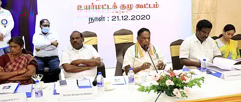 புதுவை உயா்மட்டக் குழுக் கூட்டத்தை புறக்கணித்த அரசு அதிகாரிகளால் சா்ச்சை