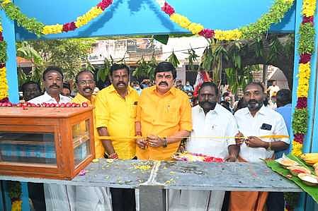 ராஜபாளையத்தில் பால் உற்பத்தியாளா் சங்க புதிய கட்டடத்தை திறந்து வைத்த பால்வளத் துறை அமைச்சா் கே.டி ராஜேந்திர பாலாஜி.