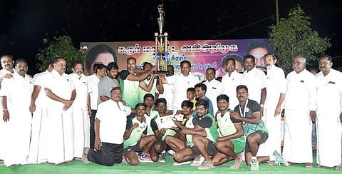 அம்மா டிராபி கையுந்து பந்துப் போட்டி: அரங்கநாதன்பேட்டை அணிக்கு முதல் பரிசு