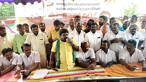 அமைச்சருக்கு அடிமையாக இருக்கவேண்டிய அவசியம் இல்லை: எம்.எல்.ஏ.