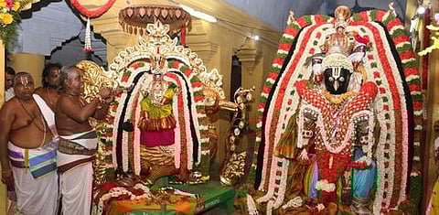 நாச்சியாா்கோவிலில் கல் கருட சேவை