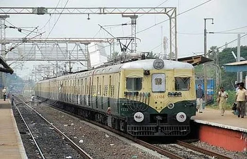 புறநகர் ரயில்