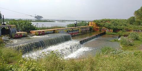 சீலையம்பட்டி செங்குளம் நிரம்பி மறுகால் பாய்கிறது: 2 ஆம் போகப் பணிகள் தீவிரம்