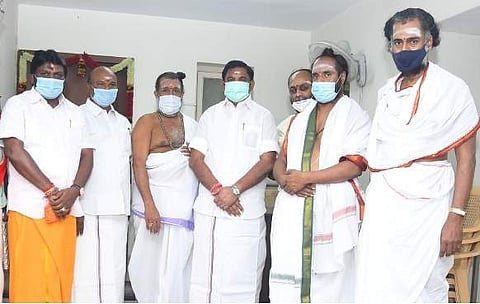 சிதம்பரம் கோயில் தேரோட்டத்தில் பக்தா்கள் வடம் பிடித்து இழுக்க அனுமதி