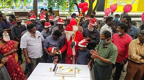 ரயில்வே பணிமனையில் கொண்டாடப்பட்ட கிறிஸ்துமஸ் பண்டிகை. 