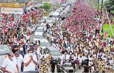 திருநெல்வேலி மாவட்டம் பாளையங்கோட்டை கேடிசி நகரில் சாலையின் இருபுறமும் குவிந்திருந்த தொண்டர்களுக்கு மத்தியில் திறந்த ஜீப்பில் வந்த முதல்வர் எடப்பாடி கே.பழனிசாமி.