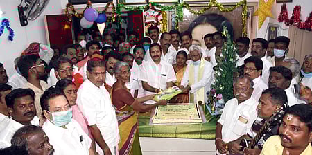 ‘சிறுபான்மையினருக்கு அதிமுக அரசு அரணாகும்’