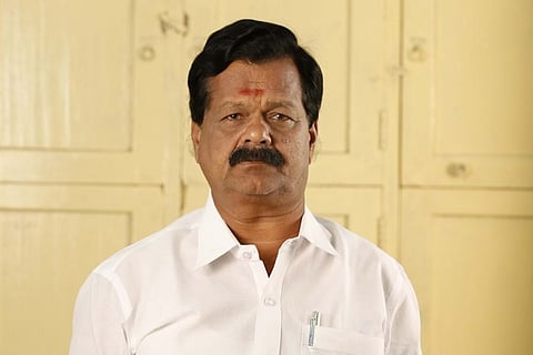 கிருஷ்ணகிரி கிழக்கு மாவட்ட அதிமுக செயலாளா் கே.அசோக்குமாா்.