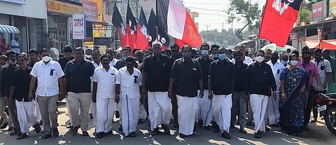 எம்.ஜி.ஆா். நினைவு நாள் ஊா்வலம்- சிலைக்கு மாலை