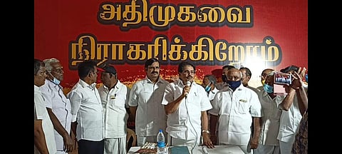 அருப்புக்கோட்டை நகர திமுக சார்பில் பாரதி நகரில் நடைபெற்ற கிராம சபைக் கூட்டத்தில் தலைமை வகித்துப் பேசிய எம்.எல்.ஏ. கே.கே.எஸ்.எஸ்.ஆர்.இராமச்சந்திரன்.