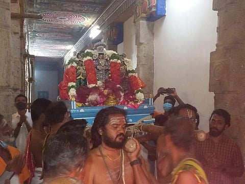 அரியக்குடி திருவேங்கடமுடையான் கோயிலில் பரமபத வாசல் திறப்பு: சொர்க்க வாசல் மண்டபத்தில் சுவாமி தரிசனம் செய்ய பக்தர்கள் அனுமதி