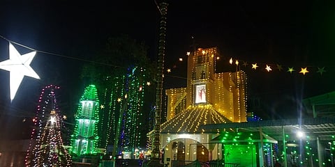 மின்விளக்குகளால் ஜொலிக்கும் குலசேகரம் புனித அகுஸ்தினாா் தேவாலயம்.