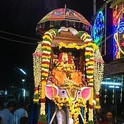 மானாமதுரை தா்மசாஸ்தா ஐயப்பன் கோயிலில் சனிக்கிழமை நடைபெற்ற மண்டலபூஜை விழாவில் யானை வாகனத்தில் எழுந்தருளி வீதி உலா வந்த உற்சவமூா்த்தி.