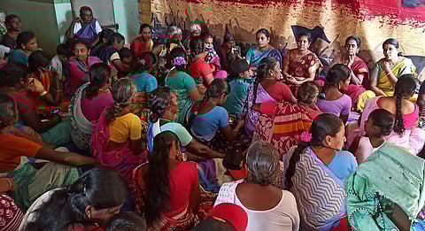 மூடுதுறையில் திமுக கட்சியின்  சாா்பில் மக்கள் சபை கூட்டம்