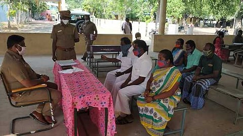 ஊத்தங்கரை அரசு ஆண்கள் மேல்நிலப்பள்ளியில் நடைபெற்ற சிறப்பு முகாமில் கலந்து கொண்டவா்கள்.