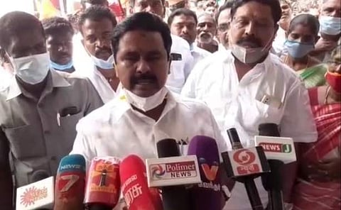 பனங்குடி கிராமத்தில் மகளிர் சுய உதவிக் குழுக்களுக்கு நேரடி வங்கிக் கடன்களை வழங்கிய நிகழ்ச்சியில் கலந்து கொண்ட அமைச்சர்