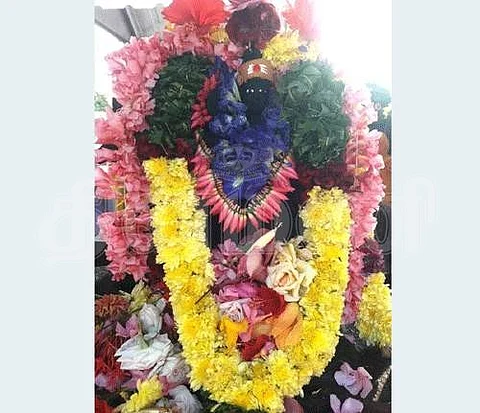 அருள்மிகு பூத்தாழீஸ்வரர் கோவிலில் உள்ள அருள்மிகு சனிஸ்வரசுவாமிக்கு ஞாயிற்றுக்கிழமை செய்யப்பட்டிருந்த சிறப்பு அலங்காரம்.