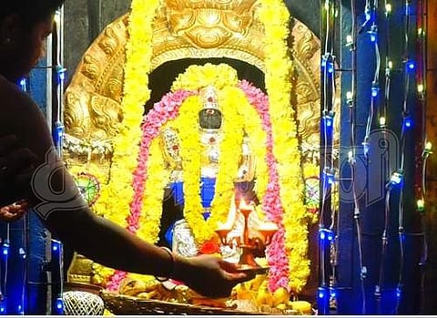 சனிப்பெயர்ச்சி விழாவினையொட்டி திருக்கொடியலூர் ஸ்ரீமங்கள சனீஸ்வர பகவானுக்கு சிறப்பு அலங்காரத்தில் மகா தீபாராதனை நடைபெற்ற போது எடுத்த படம்.