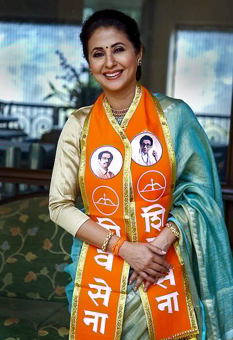 ஹிந்தி திரைப்பட நடிகை ஊா்மிளா மடோண்ட்கா் (46) டிசம்பர் 1 அன்று மும்பையில் சிவசேனை கட்சியில் இணைந்தாா்.