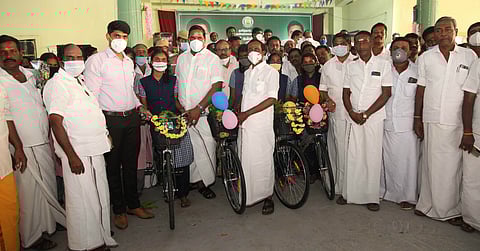 771 மாணவிகளுக்கு விலையில்லா சைக்கிள்கள்அமைச்சா் வழங்கினாா்