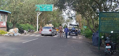 தேனி மாவட்டத்தில் உள்ள தமிழக - கேரள எல்லை.