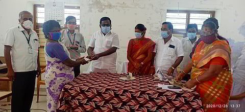 மகளிா் சுயஉதவிக் குழுவுக்கு கடன் வழங்கும் விழா