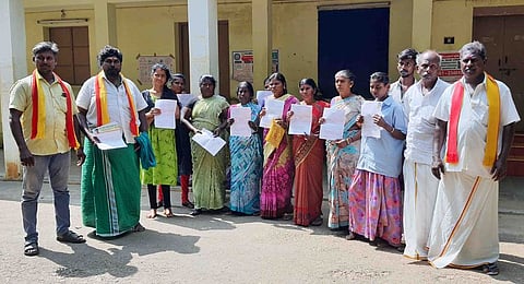 இலவச வீட்டுமனைப் பட்டா வழங்கக் கோரி முற்றுகை