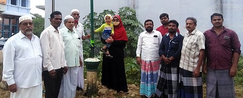 ரவணசமுத்திரத்தில் நடைபெற்ற கொடியேற்று நிகழ்ச்சியில் பங்கேற்றோா்.