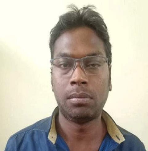 மருத்துவா் முத்து விக்னேஷ்