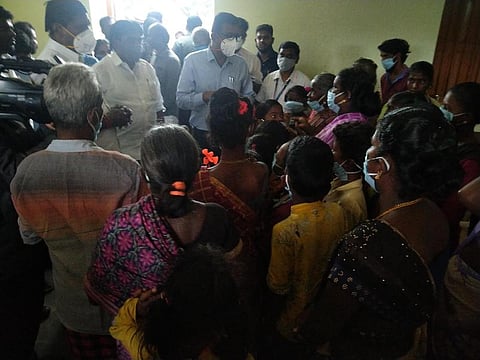 பரமக்குடியில் புரெவி புயல் சிறப்பு முகாம்களில் ஆட்சியா் ஆய்வு