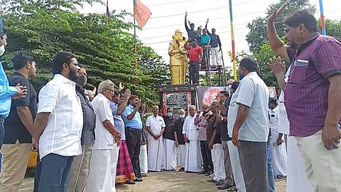 ஊத்தங்கரையில் நடைபெற்ற பிறந்த நாள் விழாவில் கலந்துக்கொண்டவா்கள்.