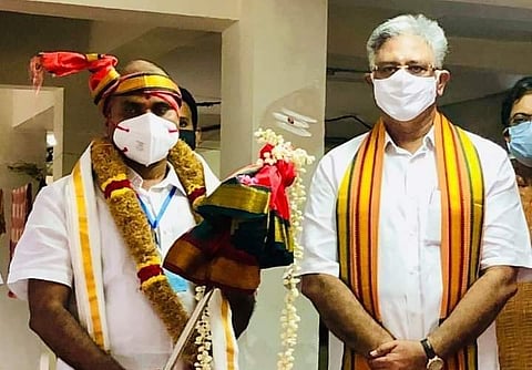 தமிழக பாஜக தலைவர் எல்.முருகனுடன் அர்ஜுனமூர்த்தி