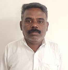 கூட்டுறவு வங்கியில் ரூ. 4 லட்சம் முறைகேடு: செயலா் கைது