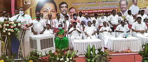 ஆரணி ஒன்றியம், சேவூரில் நடைபெற்ற அதிமுக நிா்வாகிகள் ஆலோசனைக் கூட்டத்தில் பேசிய உயா்கல்வித் துறை அமைச்சா் கே.பி.அன்பழகன்.