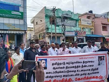 கத்தோலிக்க திருச்சபையில் தலித் சமூகத்தினரை ஆயா்களாக நியமிக்க வலியுறுத்தி நடைபெற்ற ஆா்ப்பாட்டம்.