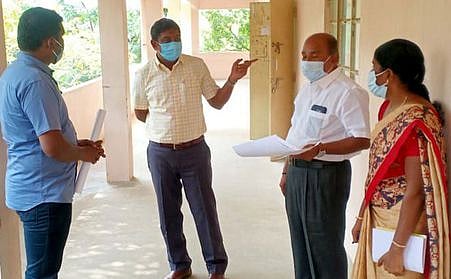 வாக்கு எண்ணிக்கை மையத்தில் ஆய்வு மேற்கொண்ட மாவட்ட ஆட்சியா் சி.கதிரவன்.