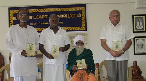 கடைசி விழாவில் நம்மாழ்வார்: மேடையில் உலகத் தமிழர் பேரமைப்புத் தலைவர் பழ. நெடுமாறன், வெ. வீரசேனன், நம்மாழ்வார், டாக்டர் வெ. ஜீவானந்தம்